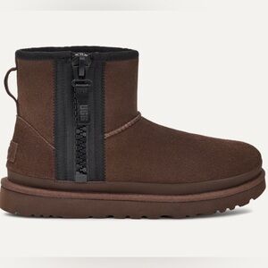 LIKE NEW UGG Classic Mini Zipper Logo Boot!